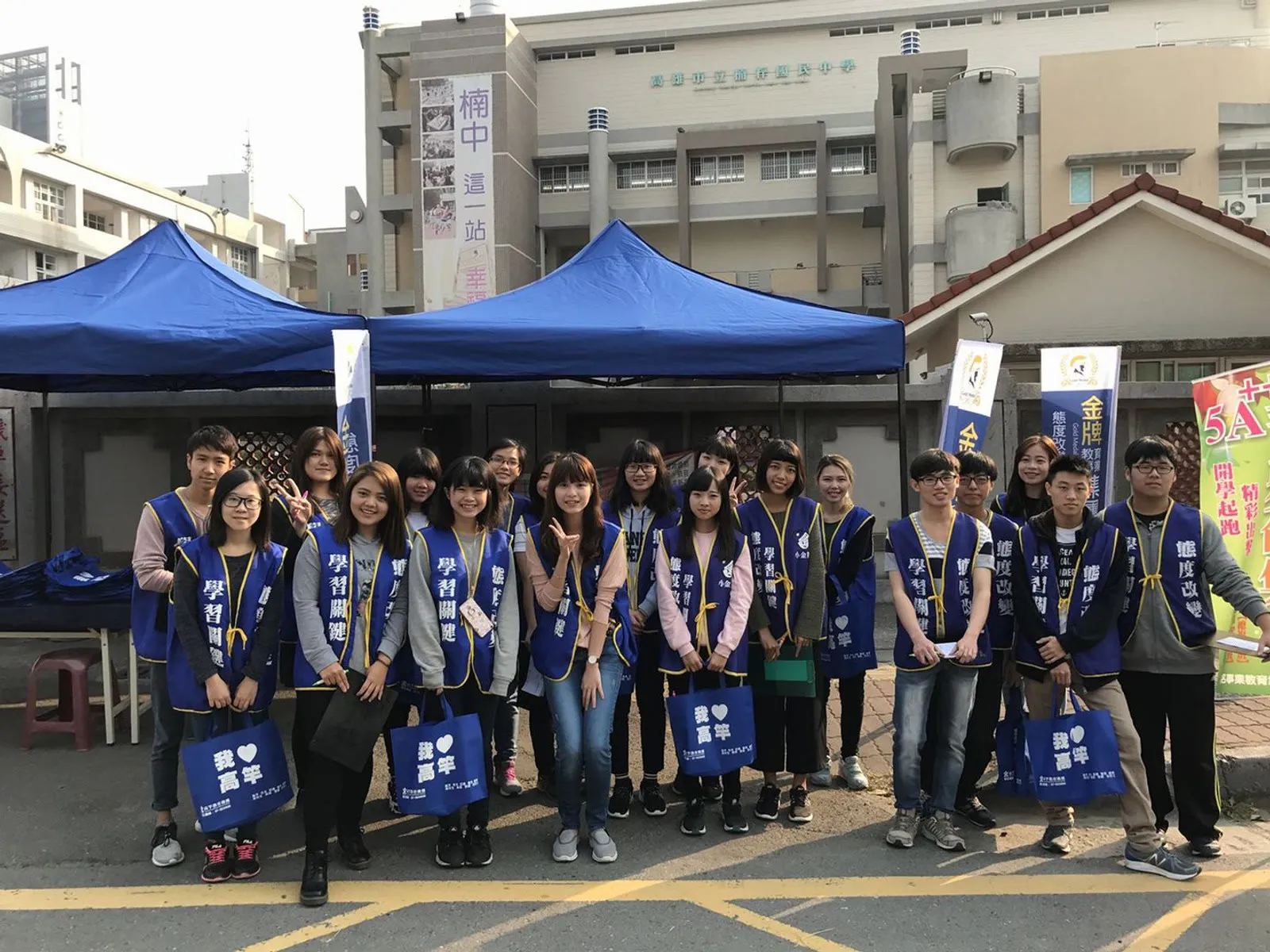 Gold Medal staff and students at an outreach event outside a Taiwanese junior high school